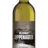 Das Bild zeigt eine grüne Weinflasche mit der Aufschrift "BIO-WEINGUT OPPENAUER" auf dem Etikett. Der Wein ist Weißwein, da die Flasche eine helle, transparente Farbe hat. Die Flasche hat einen silbernen Schraubverschluss. Das Etikett ist überwiegend dunkel mit weißer und silberner Schrift.